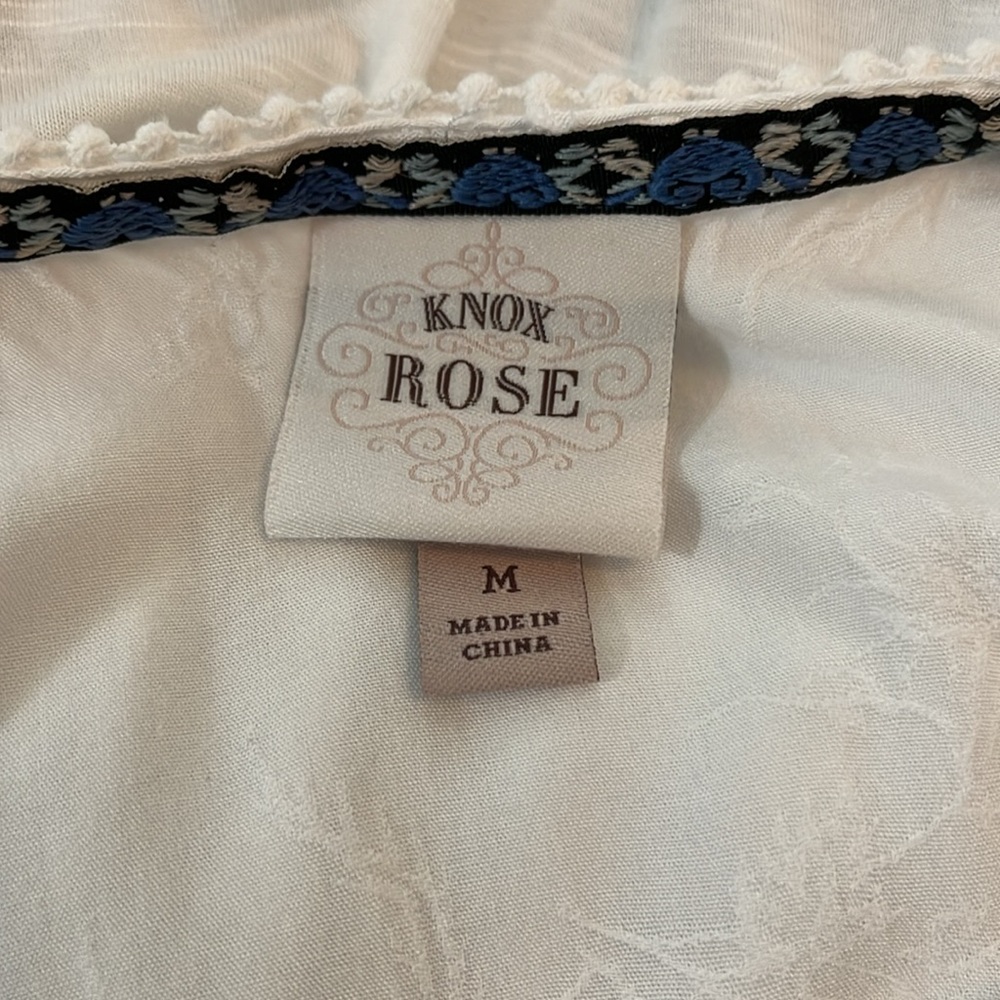 Knox Rose gorgeous embroidered top - Picture 4 of 8